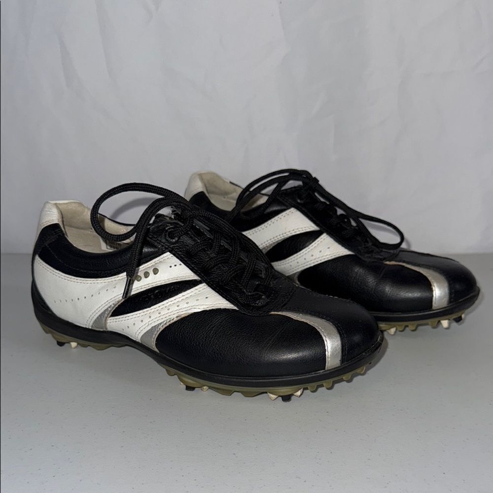 Ecco women’s Hydromax Black and White Golf Shoes sz 5.5US